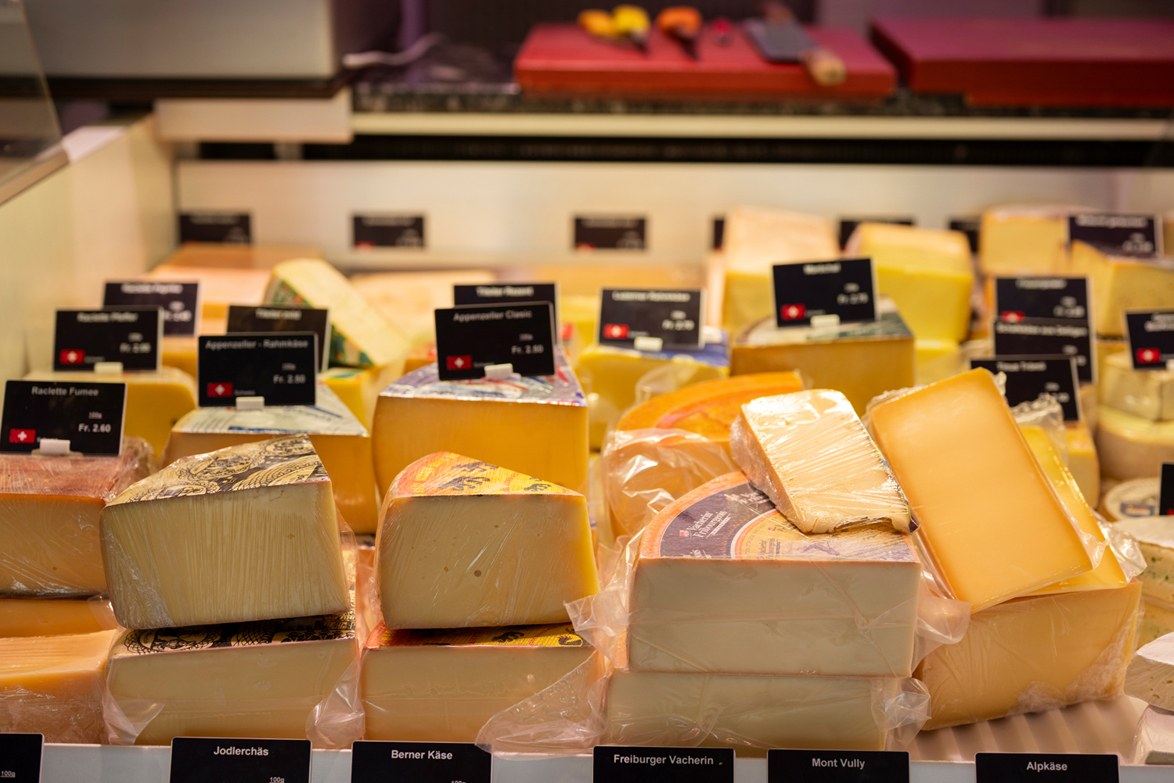 schmid_metzgerei_kaese_b010_0051_l1174x783px.jpg schmid_metzgerei_kaese_b010_0051_l1174x783px.jpg